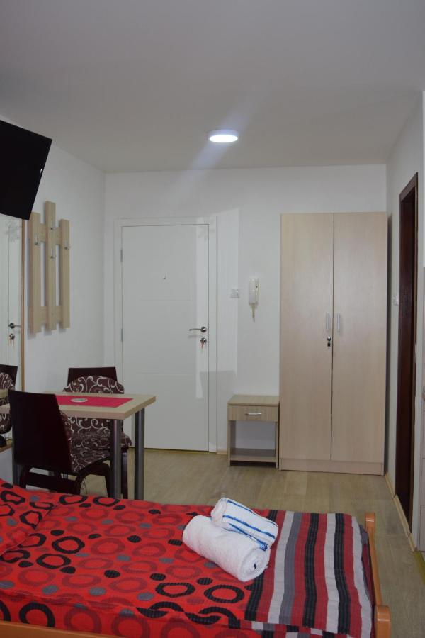 Nadja Apartment Нови Сад Екстериор снимка